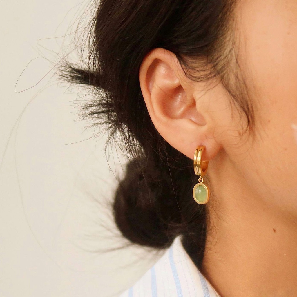 Khuyên tai SUMMERY x ZUBE hoop chữ C đính đá xanh titan không gỉ mạ vàng 18k