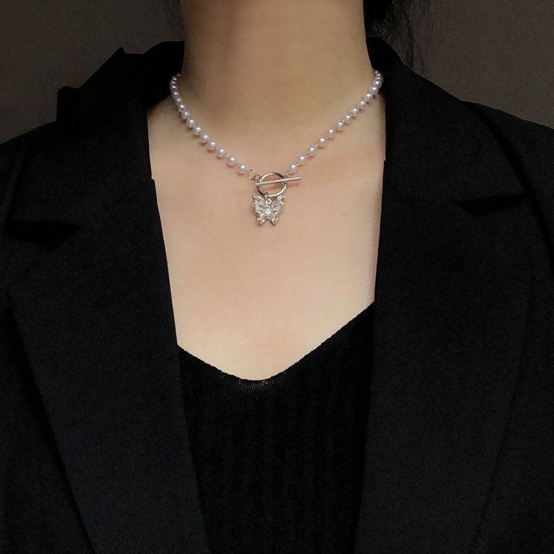 Dây Chuyền Mặt Hình Bướm Đính Ngọc Trai Phong Cách Vintage