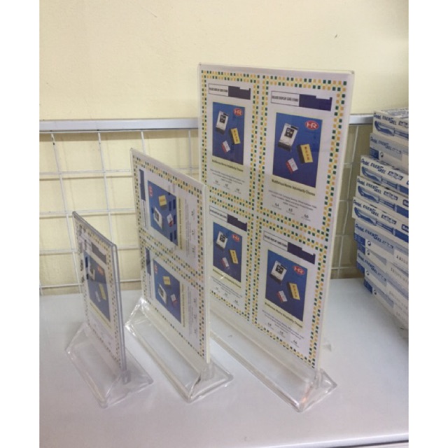 Kệ menu mica đứng để bàn, standee để bàn quét QR