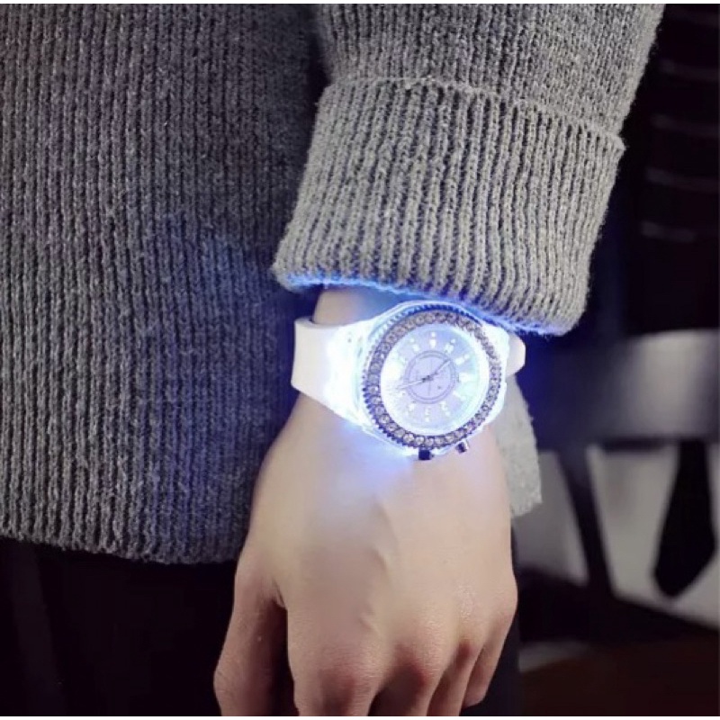 Đồng hồ thời trang nữ đính đá - có đèn led SPPORS