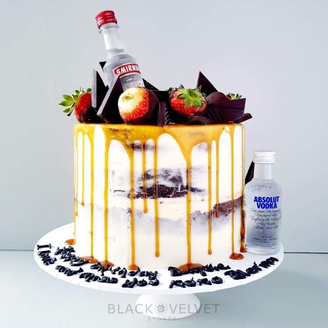 Chai ruou ngoại nhựa trang trí bánh kem