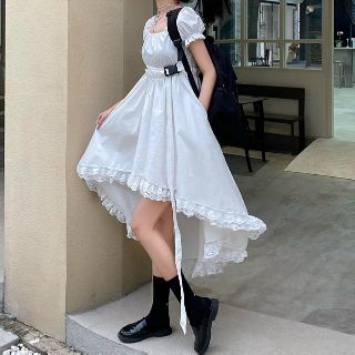 Váy cổ vuông tay bồng