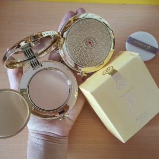 Phấn phủ nén whoo vàng