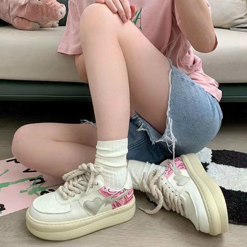 Giày thể thao dây xoắn trái tim đế độn siêu hót