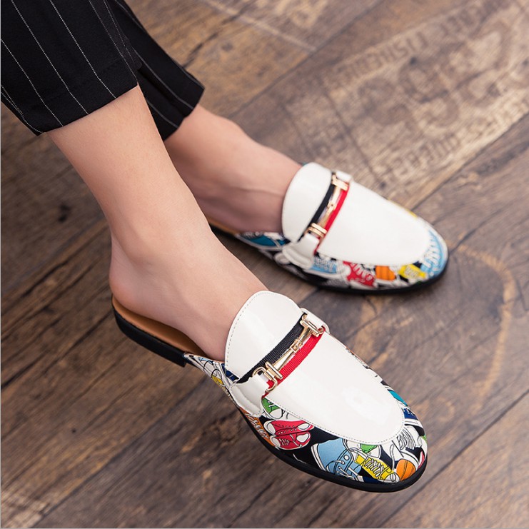 Giày sục trắng in họa tiết 3D nổi bật | chế độ bảo hành lên tới 12 tháng. | BigBuy360 - bigbuy360.vn