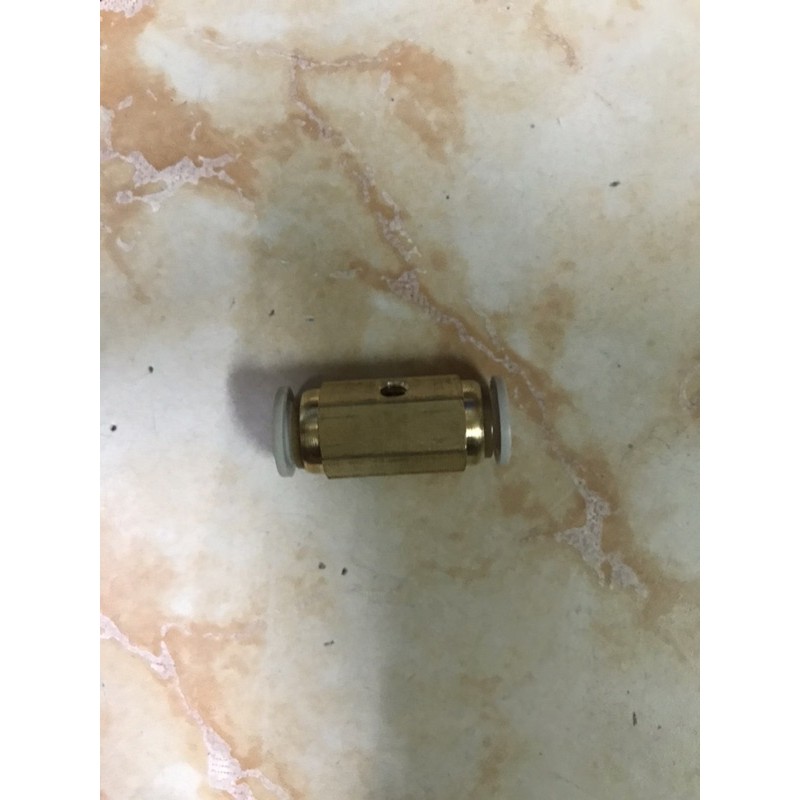 1 đầu nối thẳng dánh cho dây 8li