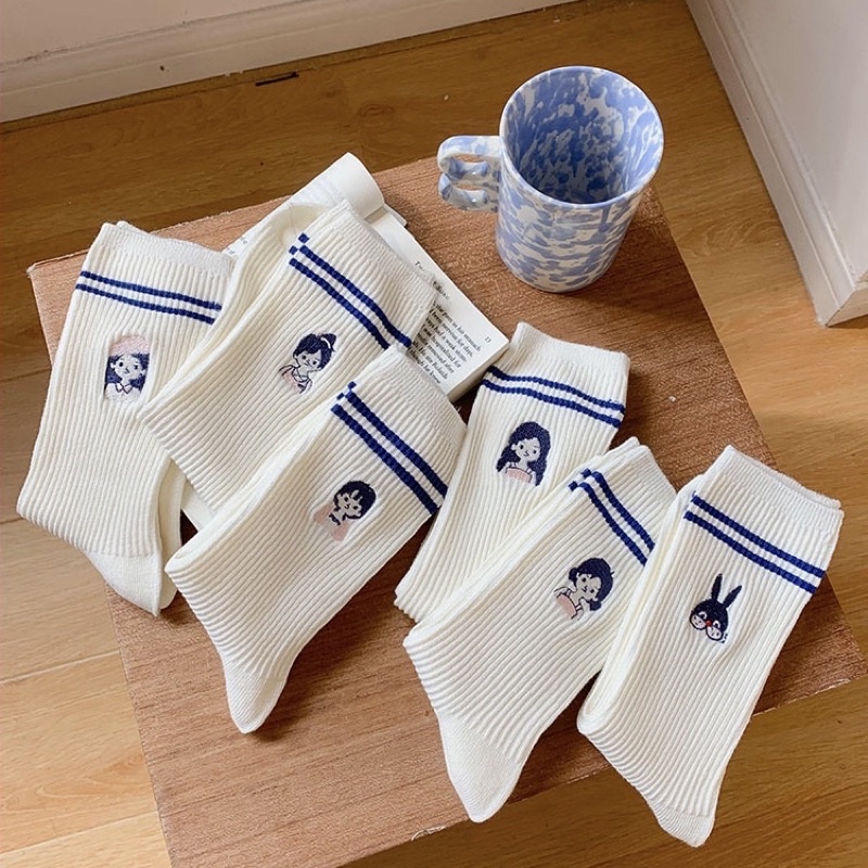 Tất cao cổ thêu hình cô gái dễ thương
