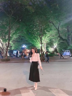 Chân váy xếp ly midi cạp chun