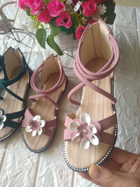 Sandal Đi học♥ FREESHIP ♥ ,Dép Quai Hậu Đế Bằng Quai Chéo  Cổ Cao Đính Hoa Cho Bé Gái KX009