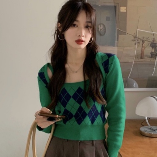 Set áo hai dây kèm áo cardigan len khoác ngoài kẻ sọc ô lớn