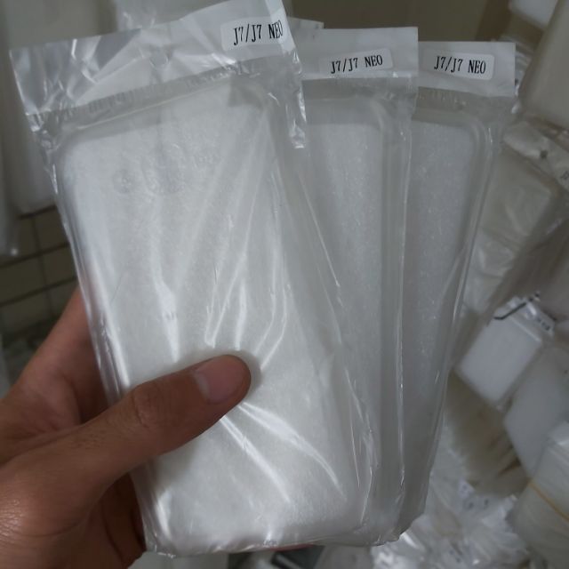 Bộ 3 chiếc ốp lưng  silicon trong suốt cho galaxy j7/j7 neo (loại tốt)