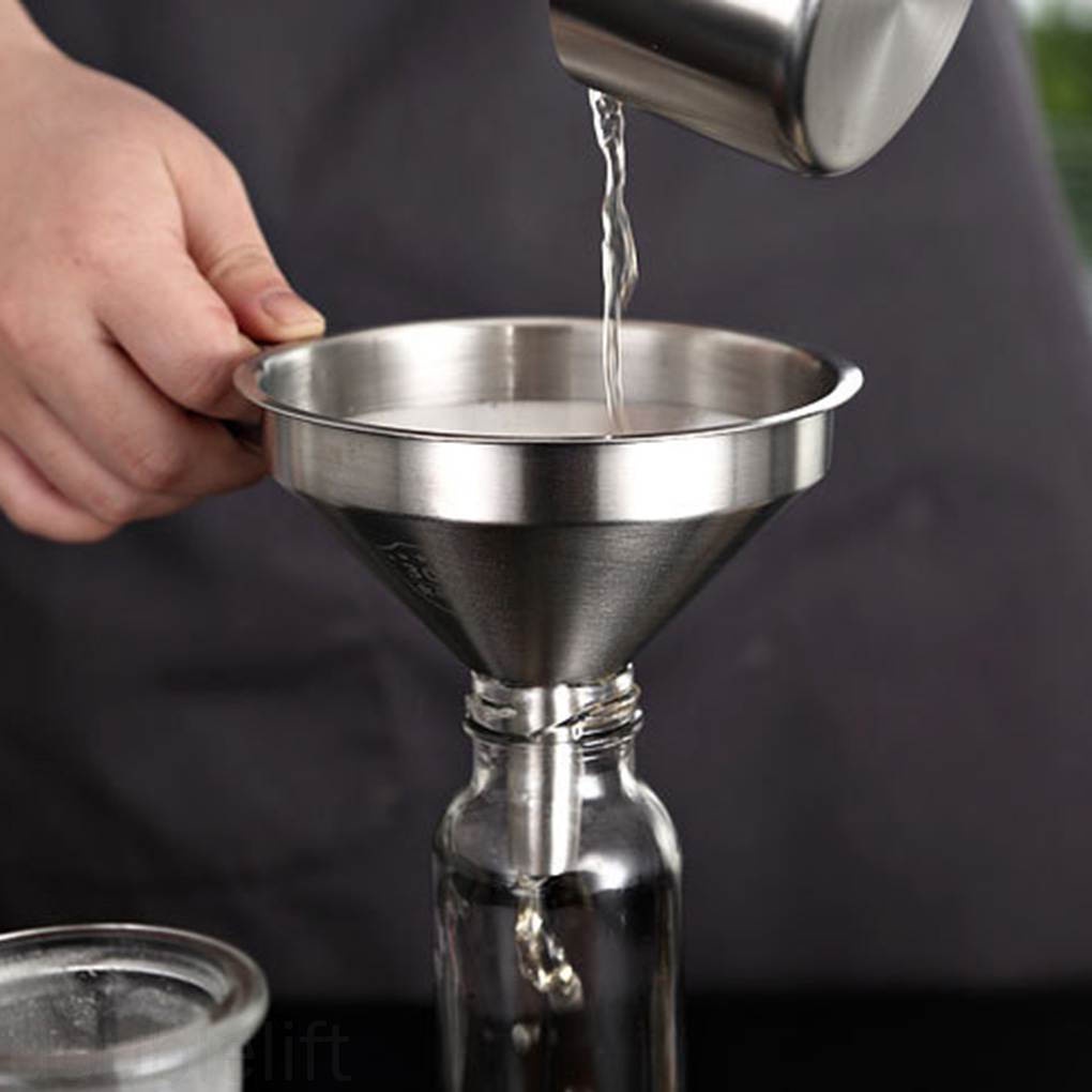 Phễu Inox Miệng Rộng Có Tay Cầm Và Lưới Lọc Tiện Dụng Cho Nhà Bếp
