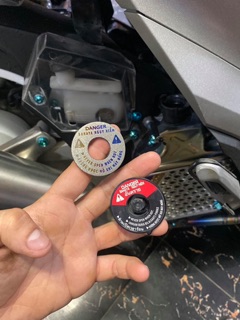 Logo Titanium Dán nắp bình nước