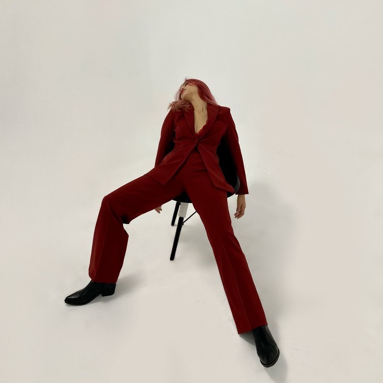 Áo blazer nữ đỏ chiết eo có đệm vai Hoankiem Blazer | BigBuy360 - bigbuy360.vn