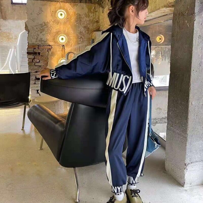Bộ đồ thể thao bé gái sành điệu
