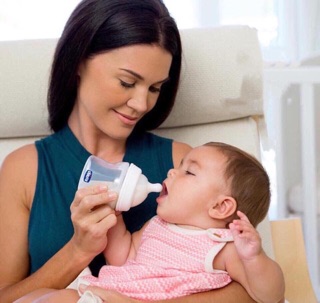 Bình sữa Chicco núm nghiêng 2m+ 250ml