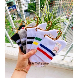 Tất hai sọc cao cổ trên mắc cá chân