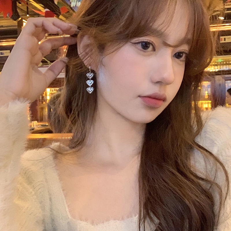 Khuyên Tai Dáng Dài Hình Trái Tim Phong Cách Mới Thời Trang 2022 Dễ Phối Đồ Cho Nữ