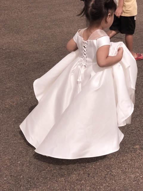 Váy cô dâu cho bé
