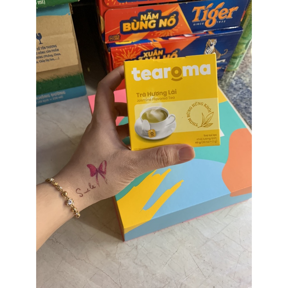 Một hộp trà túi lọc Tearoma