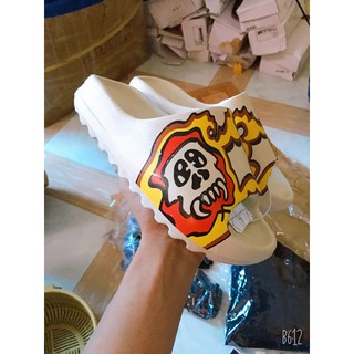 Dép siêu phẩm có ảnh thật