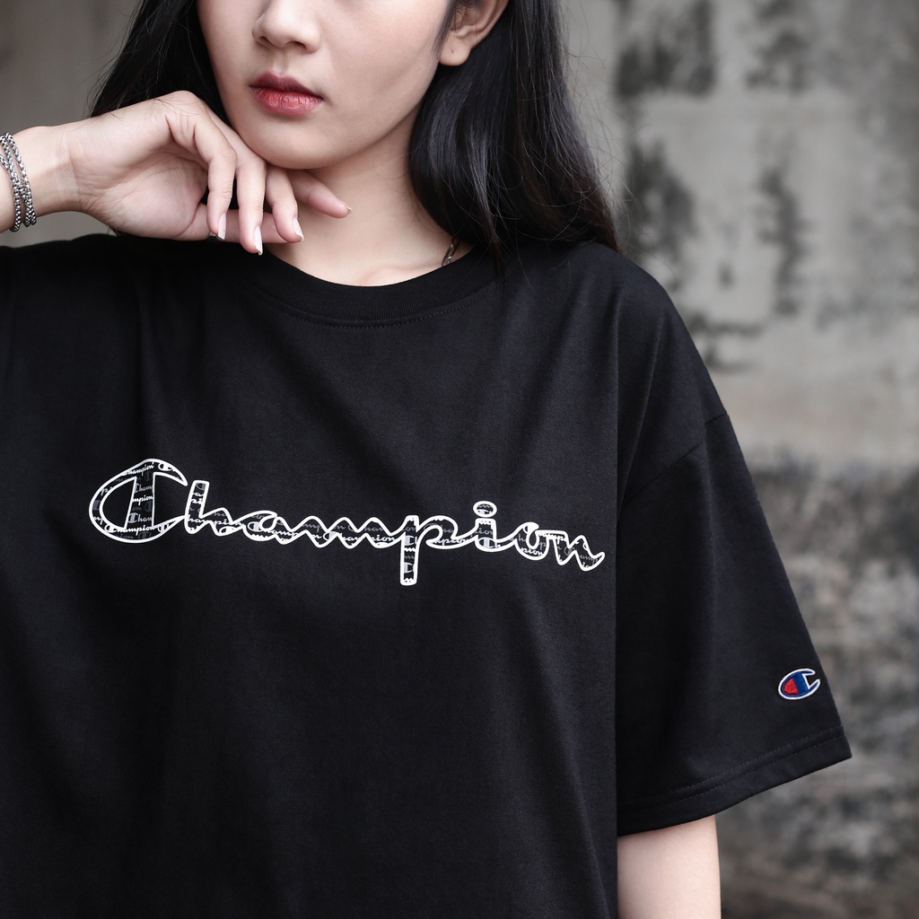 Áo Thun Champion In Chữ Họa Tiết Champion Đơn Giản Màu Đen