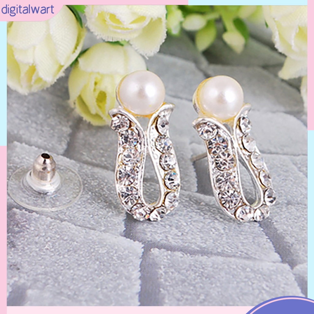 Bộ dây chuyền và khuyên tai đính ngọc trai giả sang trọng