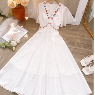 Váy trắng dáng dài cổ V thời trang Giian họa tiết thêu hoa - GV2507