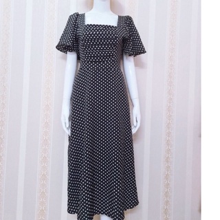 đầm cổ vuông tay loa xếp ngực