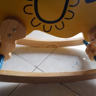 Ngựa gỗ cho bé