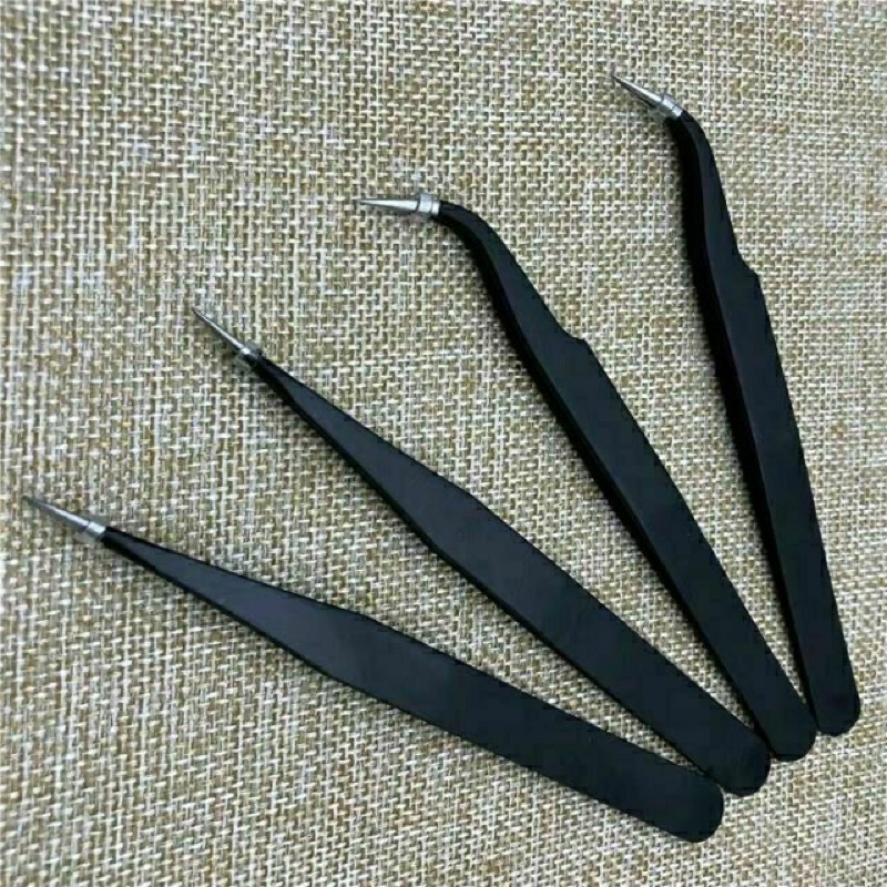 Nhíp gắp đá và hình dán móng