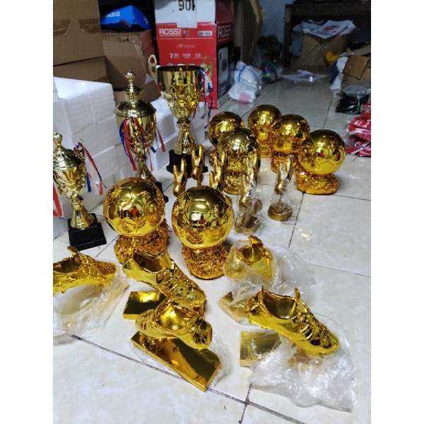 Giảm giá 50% // Quả bóng vàng lưu niệm thể thao,giầy vàng,găng tay vàng  lưu niệm cao cấp