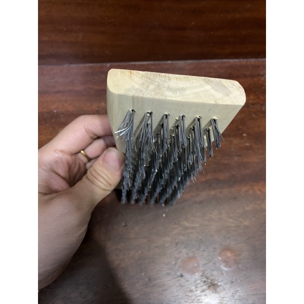 Bàn trải sắt đánh rỉ sét cầm tay cán gỗ