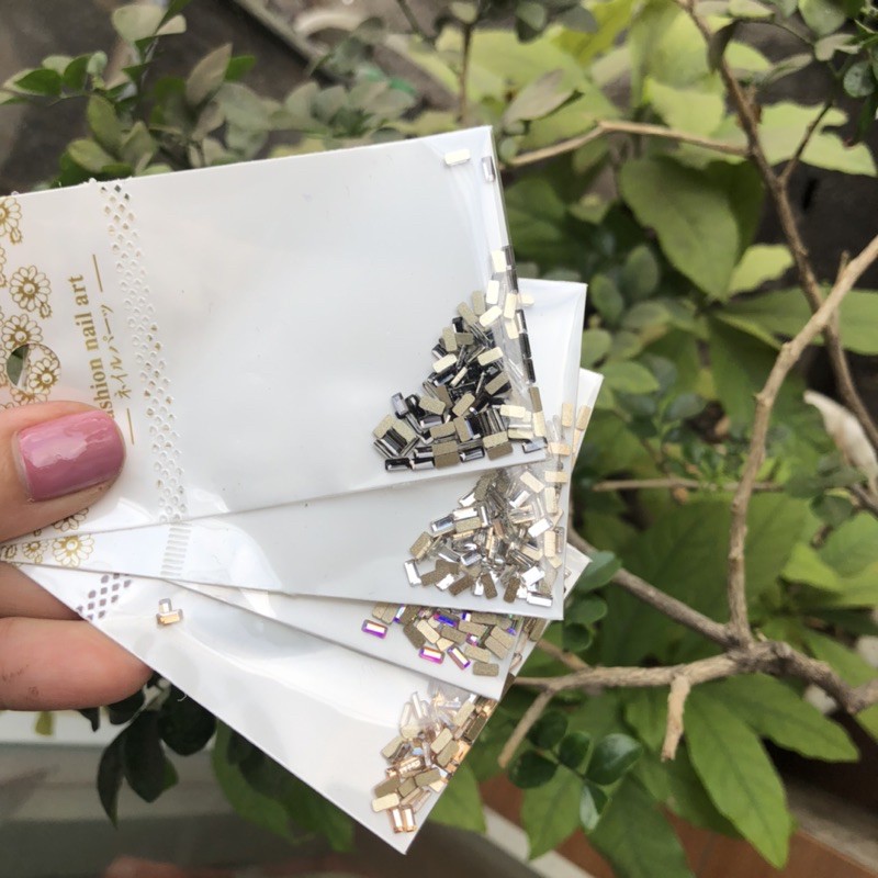 Đá vuông, đá chữ nhật đính móng