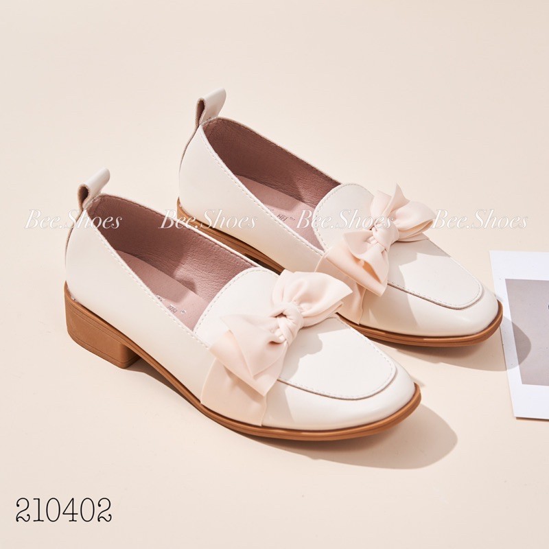 BEESHOES - GIÀY BÚP BÊ NỮ MŨI VUÔNG NƠ - GIÀY BÚP BÊ NỮ MŨI VUÔNG NƠ ĐẾ VUÔNG CAO 2 PHÂN SẴN MÀU KEM 210402