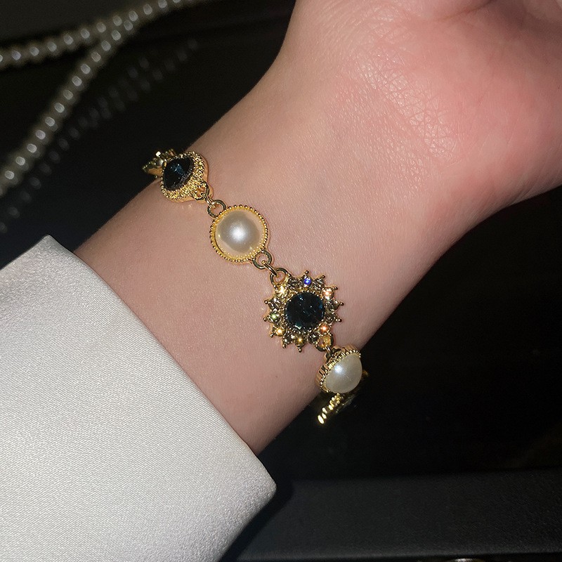 Vòng Đeo Tay Đính Đá Ngọc Trai Hình Tròn Họa Tiết Hoa Phong Cách Retro Đơn Giản Cho Nữ | BigBuy360 - bigbuy360.vn