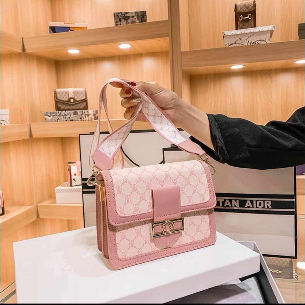 Túi xách nữ khoá V 2 dây size 22