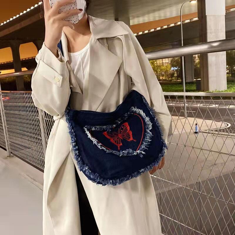 Túi Đeo Chéo Denim Thêu Hình Bướm Trái Tim Đáng Yêu