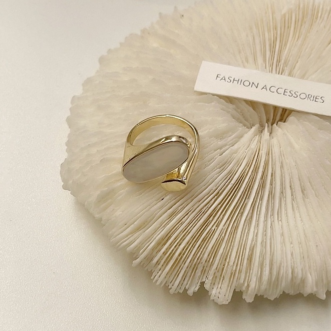 Nhẫn nữ mặt đá trắng hình bầu dục đan chéo bằng hợp kim có thể điều chỉnh R004