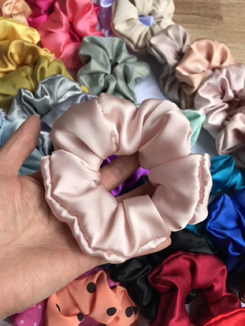 [Mã FAGOGO giảm 12% đơn 99K] cột vải bản to scrunchies cao cấp được chọn màu giá sỉ ( sỉ sll 5k) | BigBuy360 - bigbuy360.vn