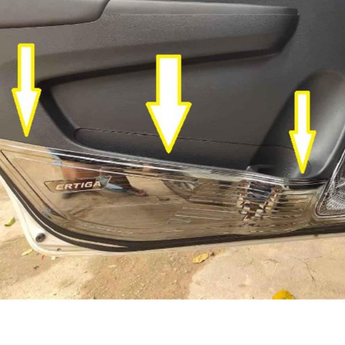 Ốp Tapli và màng loa cánh cửa Xe Suzuki ERTIGA 2019, 2020, 2021, Hàng TiTan Cao Cấp