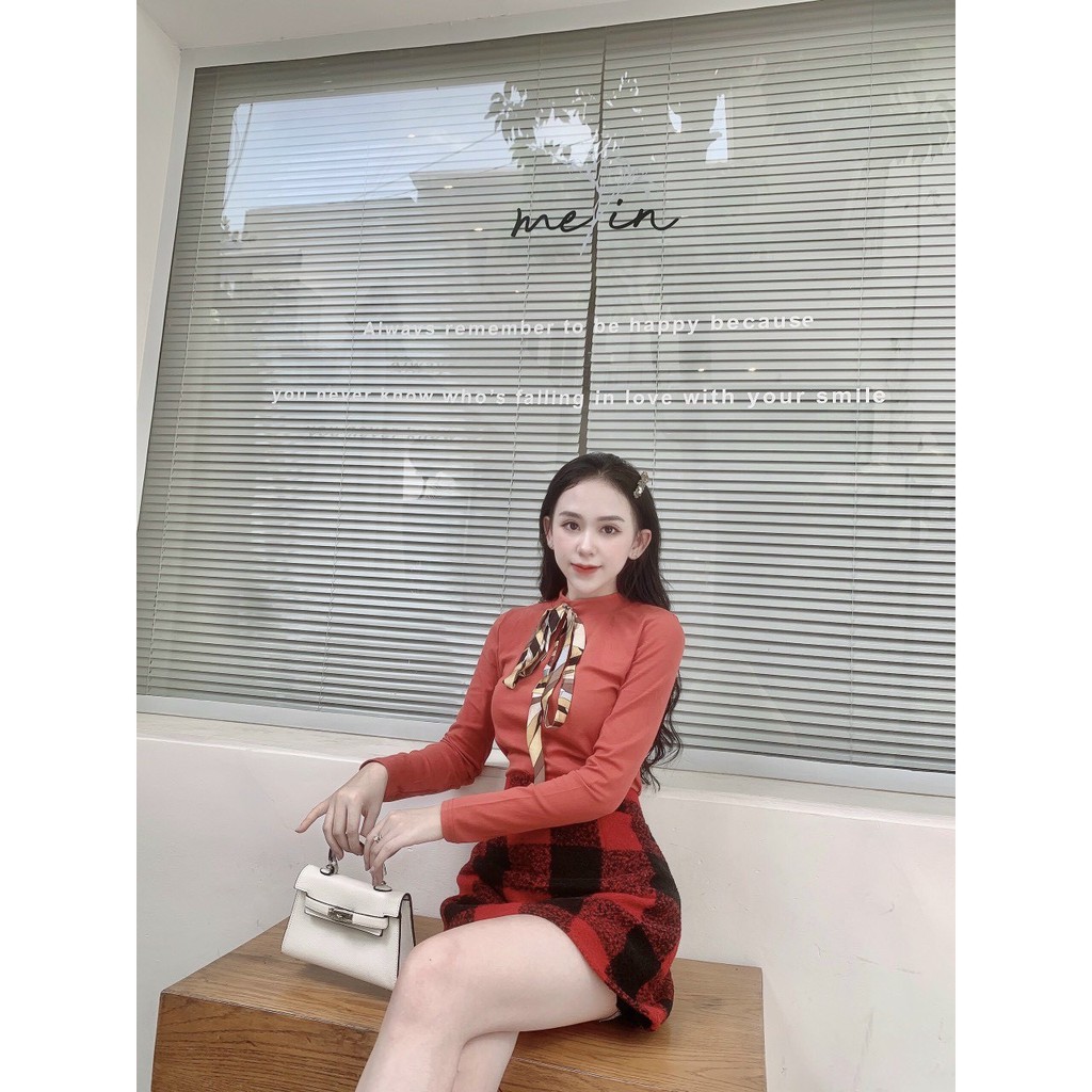 Set áo thun nơ + váy bố. Có 1 màu. KÈm hình chụp thật 100%. Size dưới 54kg vừa. Đơn giản mà đẹp nhaaa