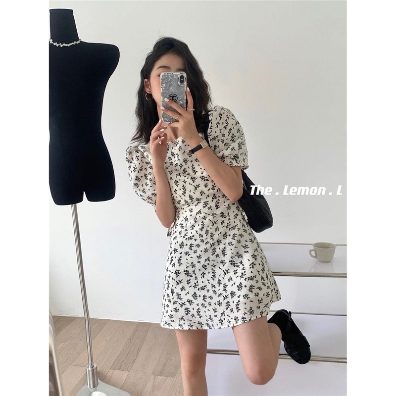 Đầm Tay Phồng Cổ Tròn Họa Tiết Hoa Màu Trắng Đen Thời Trang Mùa Hè Mới