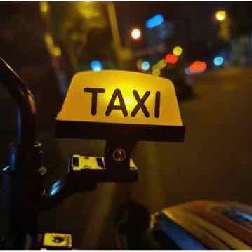 Bảng đèn Led Taxi, Grab, Gojek  mẫu mới chạy pin, có dây sạc, 3 chế độ nháy cho anh em trang trí xe