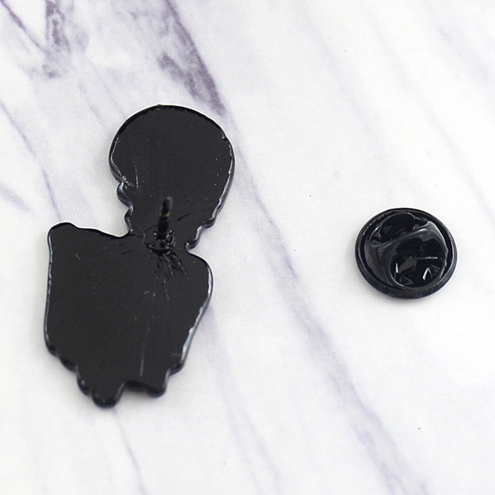 Ghim cài áo họa tiết bộ xương người độc đáo