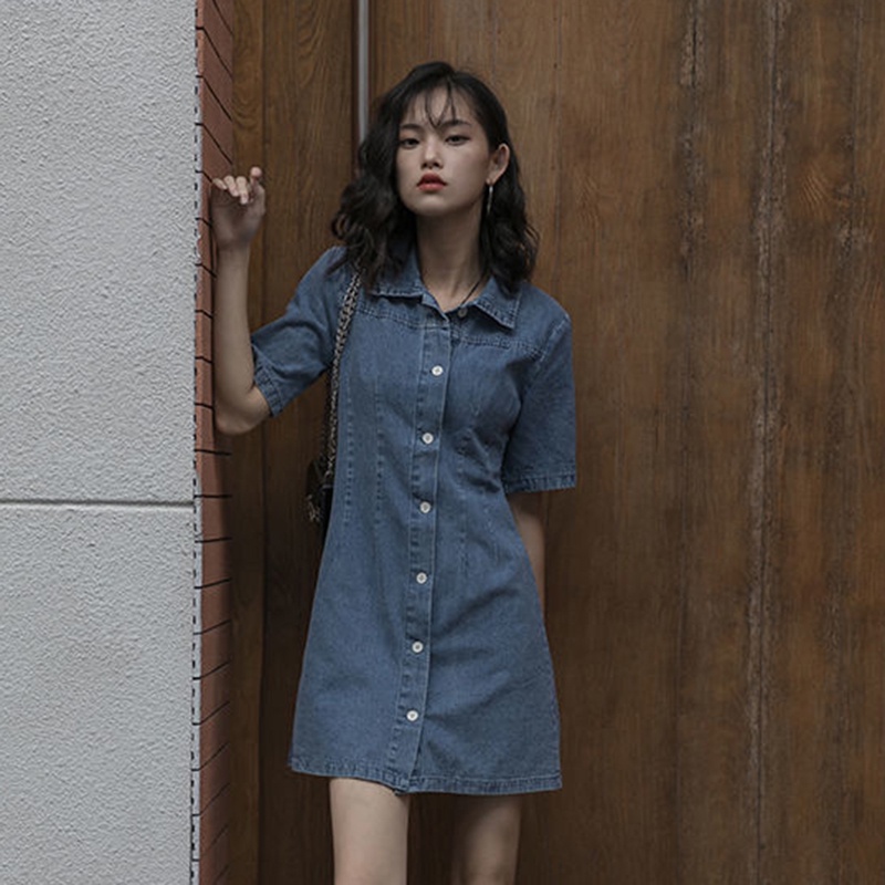 Đầm denim nữ IELGY vải mỏng màu xanh lam cổ polo tay ngắn