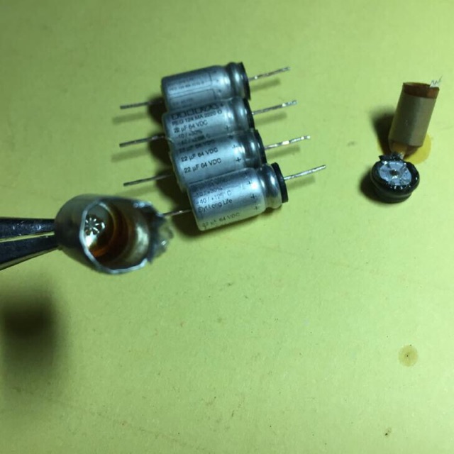 Tụ điện 22uF 64v RIFA