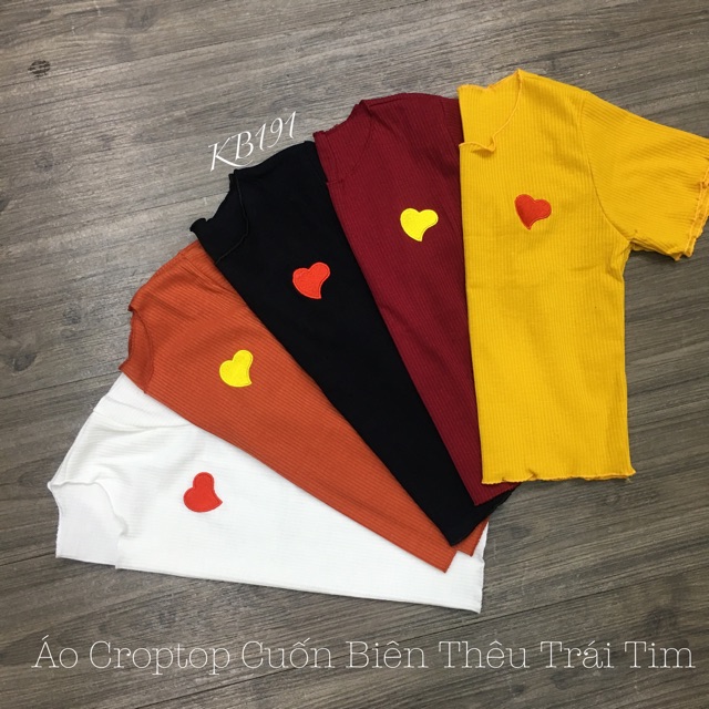 Áo Croptop Tay Ngắn Cuốn Biên Thêu Trái Tim