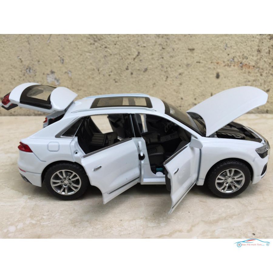 Mô hình xe Ô TÔ AUDI Q8 tỷ lệ:1:32