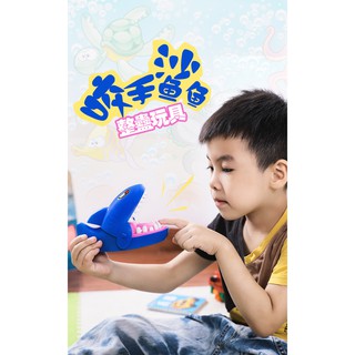 Đồ Chơi Cá Mập Cắn Ngón Tay Phát Sáng